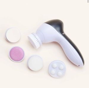 Facial cleansing brush